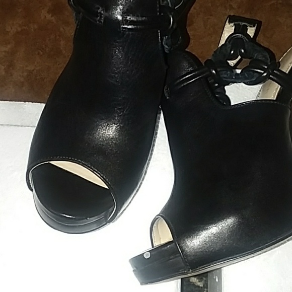 Calvin Klein - Picture 7 of 8